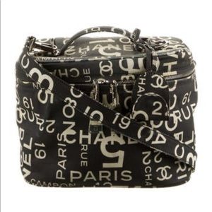 🤍Vintage Chanel makeup bag